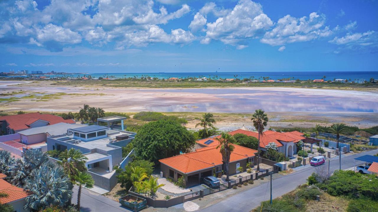 Lama Y Solo Unique Private Room Walking Distance To The Beach Palm Beach Ngoại thất bức ảnh