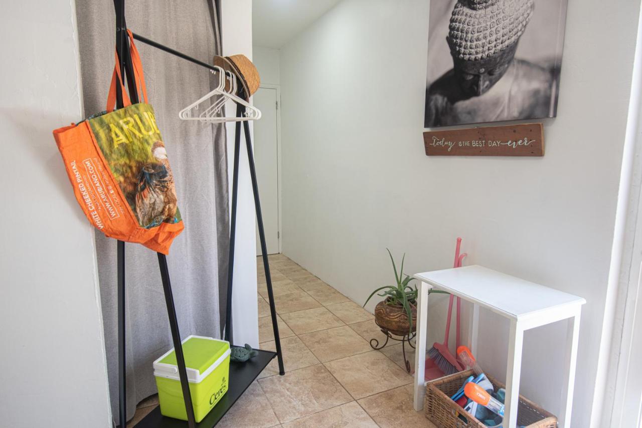 Lama Y Solo Unique Private Room Walking Distance To The Beach Palm Beach Ngoại thất bức ảnh